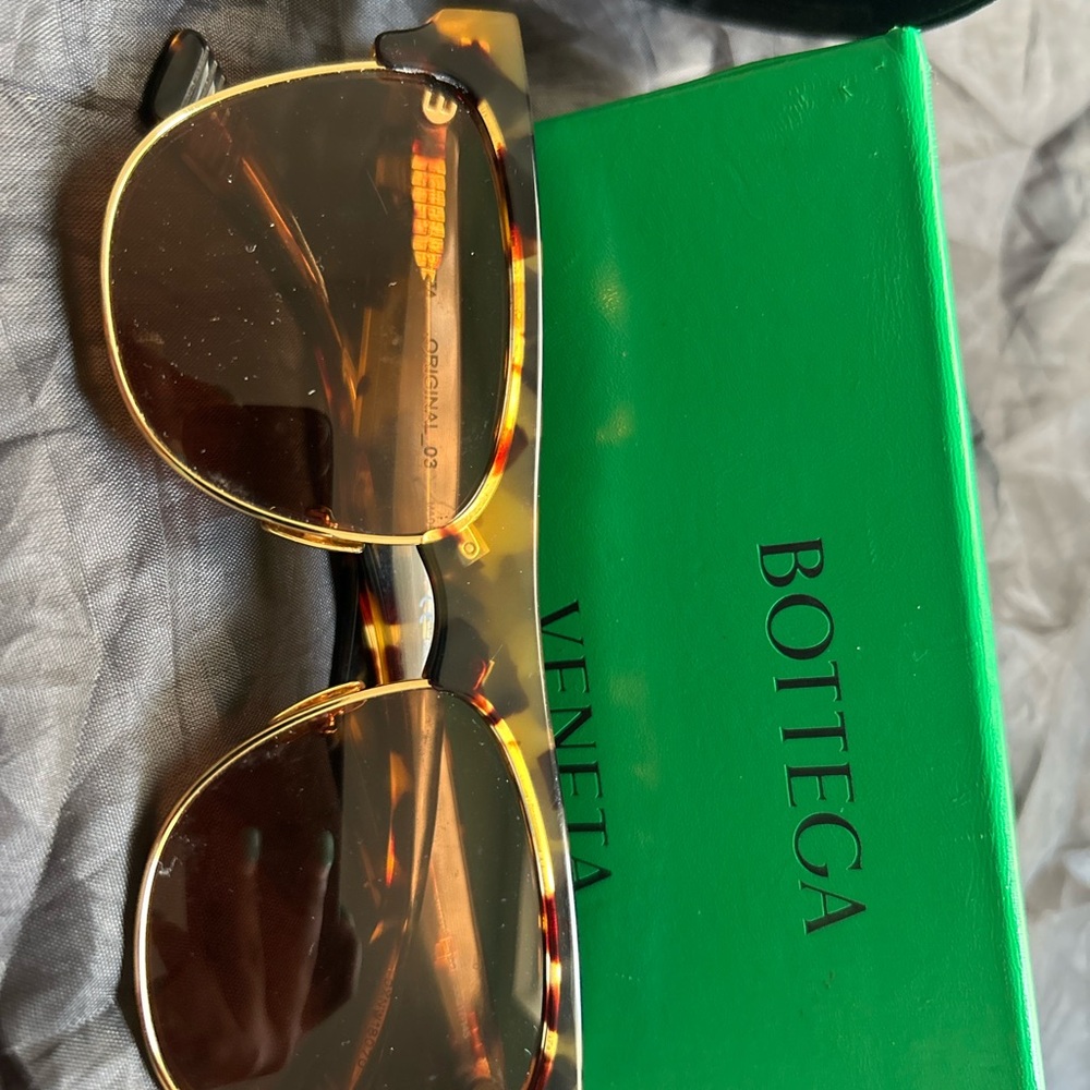 Bottega Veneta Tortoiseshell Sunglasses with Green Case